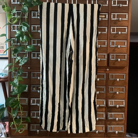 Black and White Striped Elastic Waist Pull On Pants H&M - Picture 5 of 9